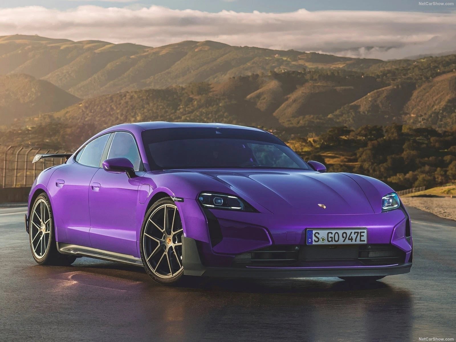 Porsche Taycan Turbo GT Weissach Package purple sky metallic 1:18