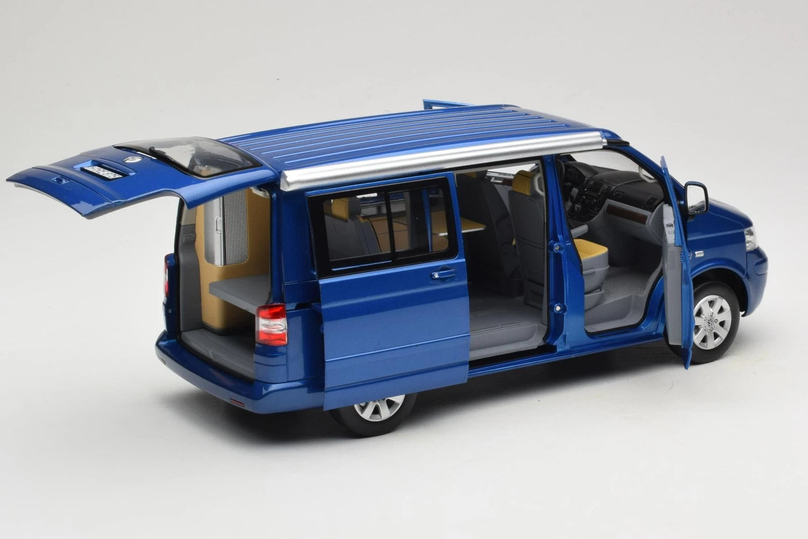 VW California 2003 Ravennablau metallic 1:18