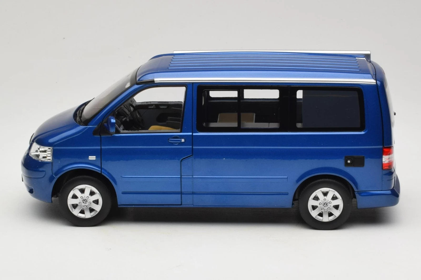 VW California 2003 Ravennablau metallic 1:18