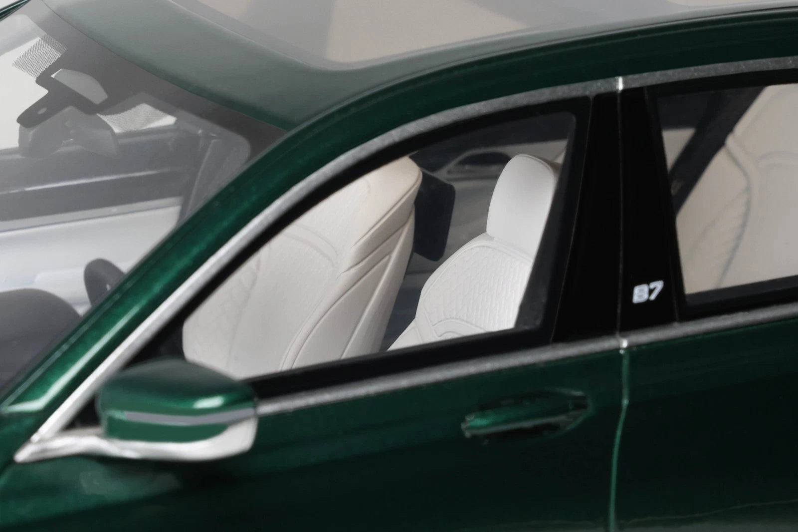 BMW Alpina B7 '22, groen 1:18