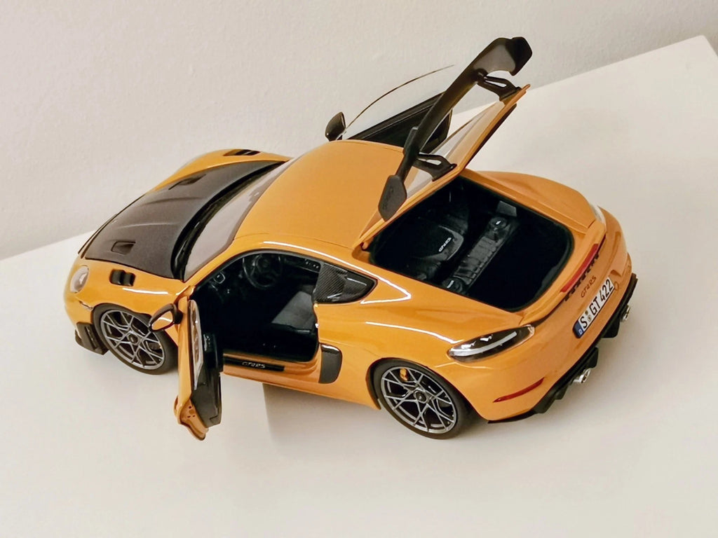 Porsche 718 Cayman GT4 RS 2023 Weissach Pack - Norev - 1:18