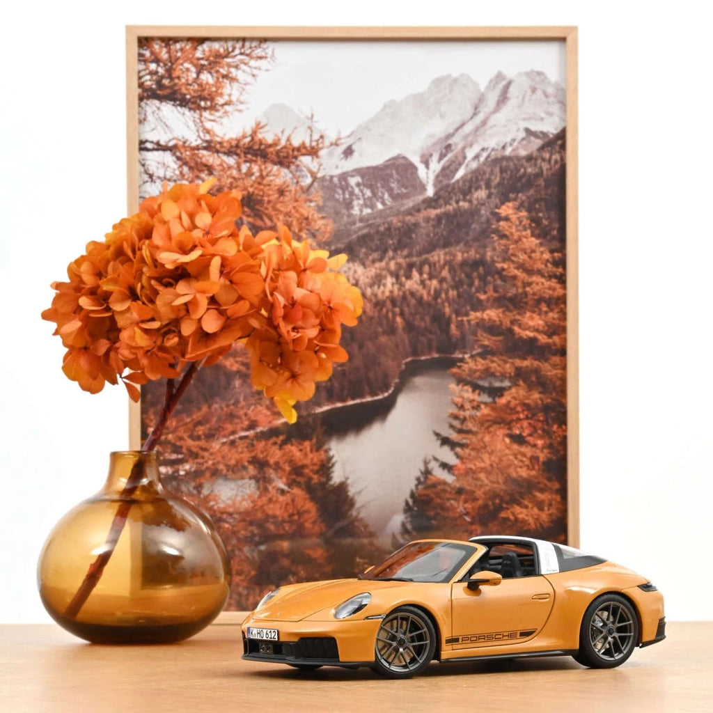 PORSCHE 911 TARGA 4 GTS 2025 BAHAMA YELLOW 1/18 Norev