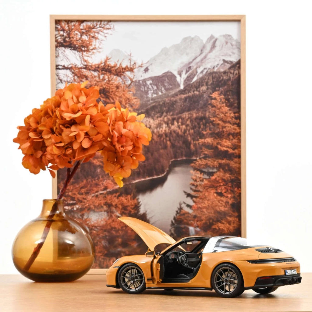 PORSCHE 911 TARGA 4 GTS 2025 BAHAMA YELLOW 1/18 Norev