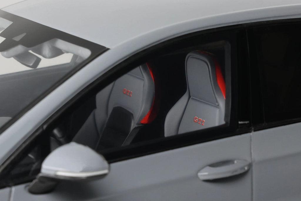 VW Golf VIII GTI '24, grijs (Moonstone grey) 1:18