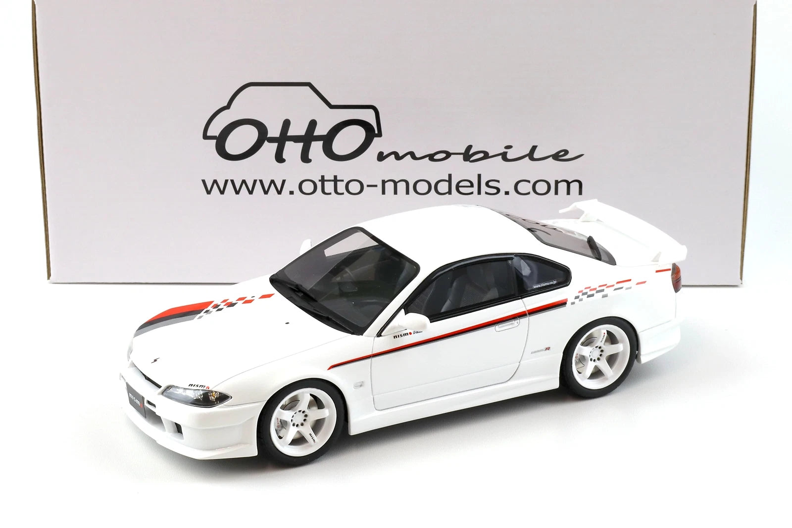 Nissan Silvia Spec-R Nismo Aero S15 wit 2000 1:18