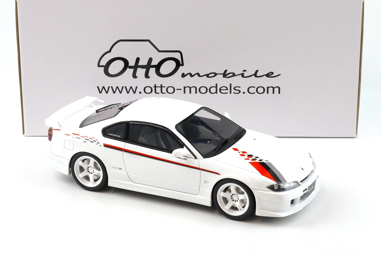 Nissan Silvia Spec-R Nismo Aero S15 wit 2000 1:18