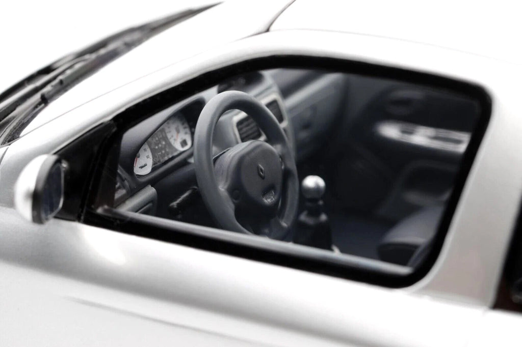 Renault Clio V6 Phase 1 Silver 2001 1:18