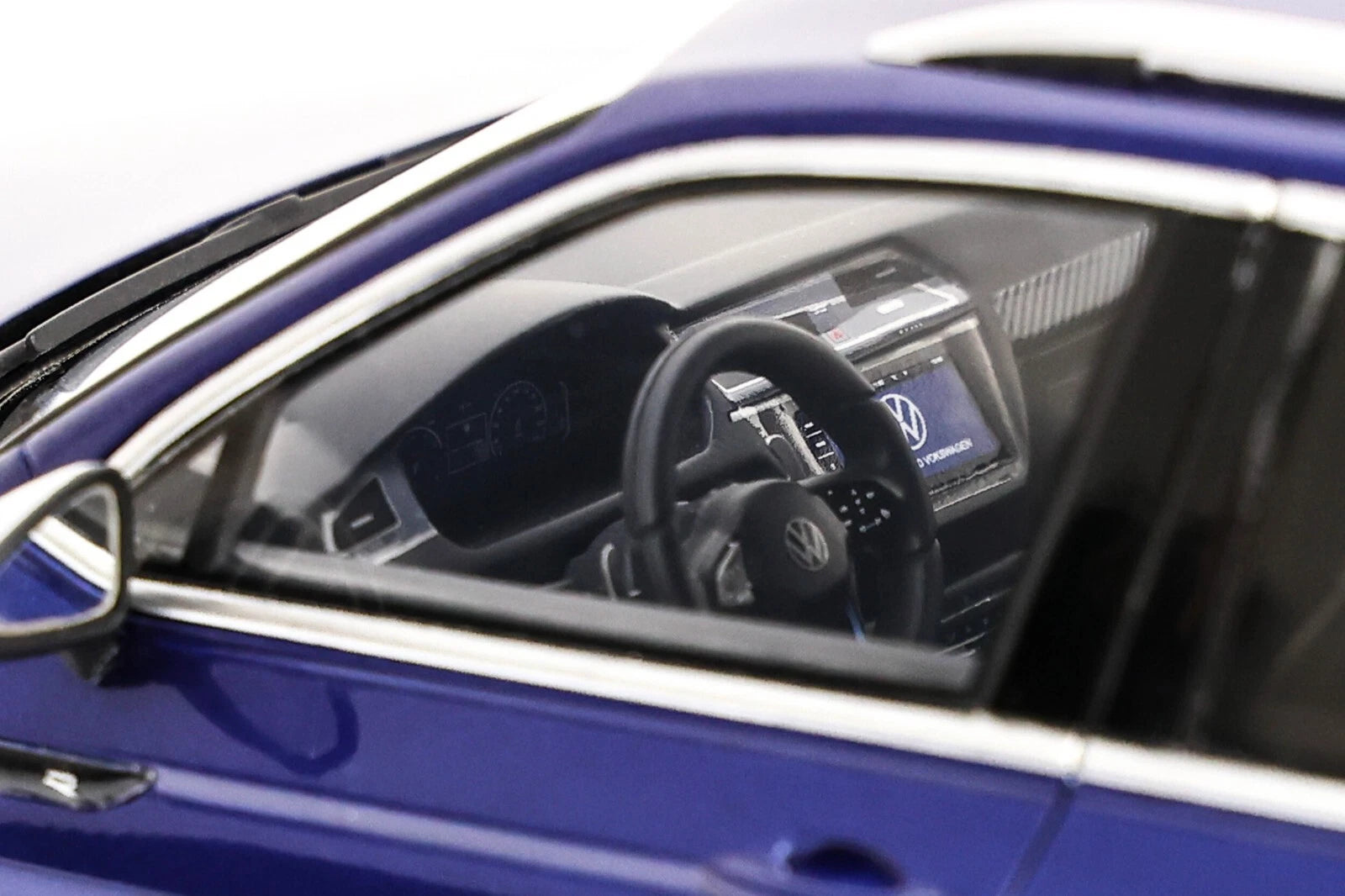 Volkswagen Tiguan R Lapiz Blue Metallic L9L9 2021 1:18