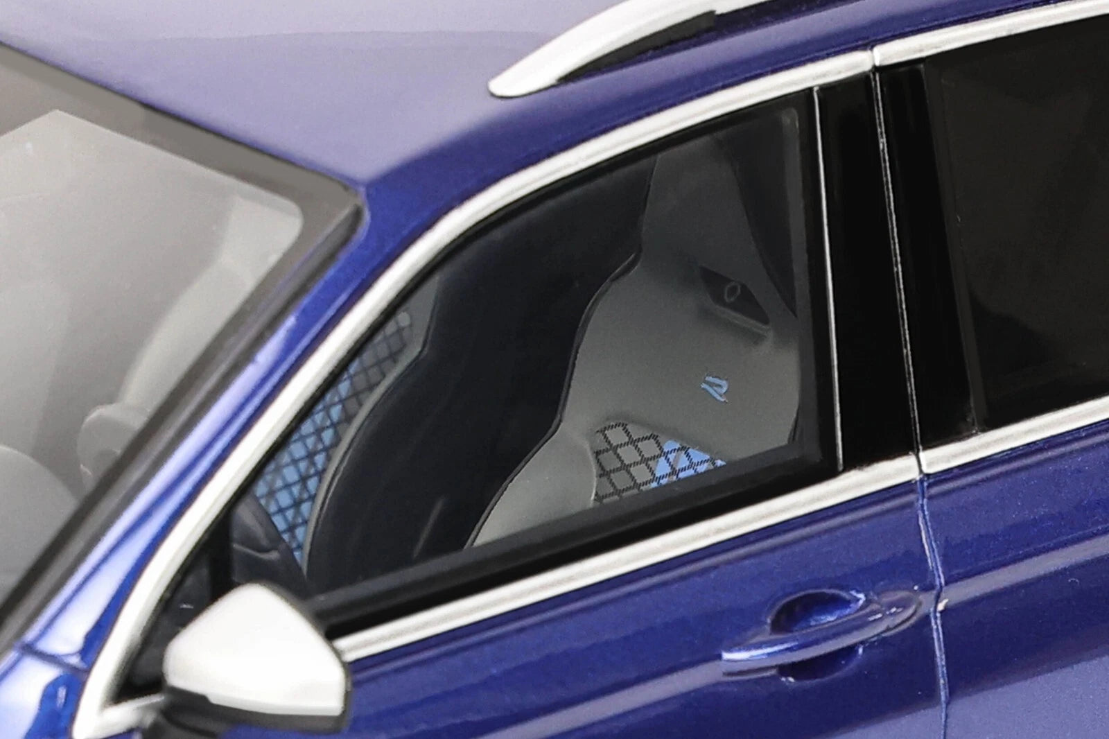 Volkswagen Tiguan R Lapiz Blue Metallic L9L9 2021 1:18
